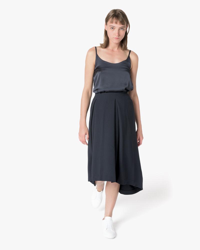 Piece of Ring Pleated Midi-Skirt in Black Blue