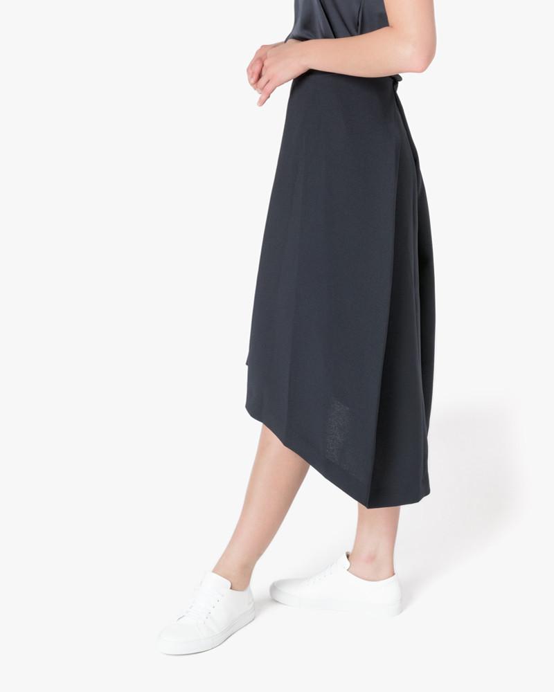Piece of Ring Pleated Midi-Skirt in Black Blue